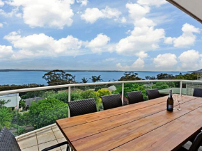 'The Bay', 25 Wallawa Rd - huge home with aircon, spectacular views & chromecast